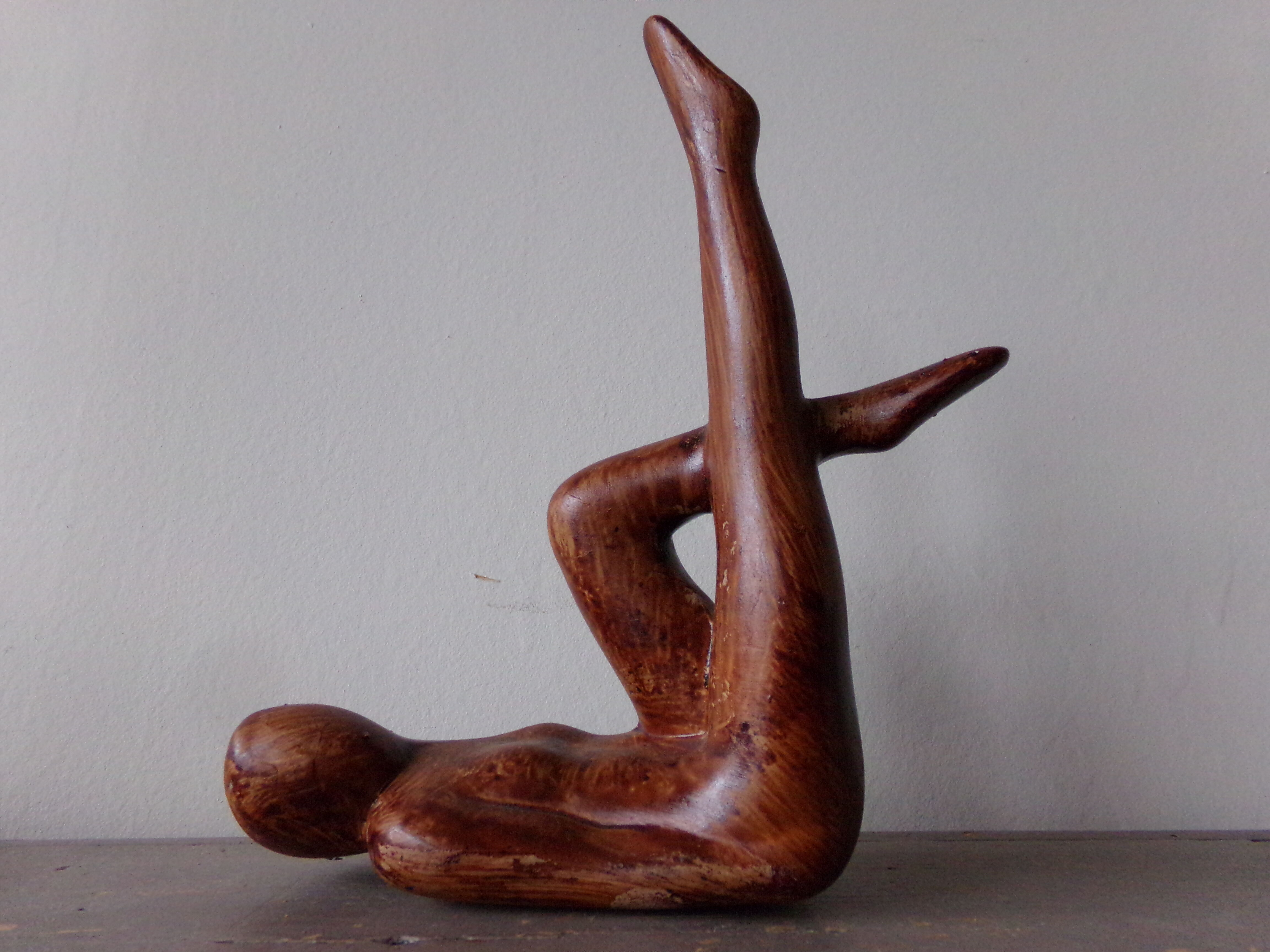 Ceramic woman's sculpture