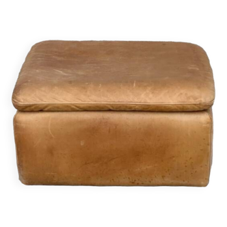 Leather pouf