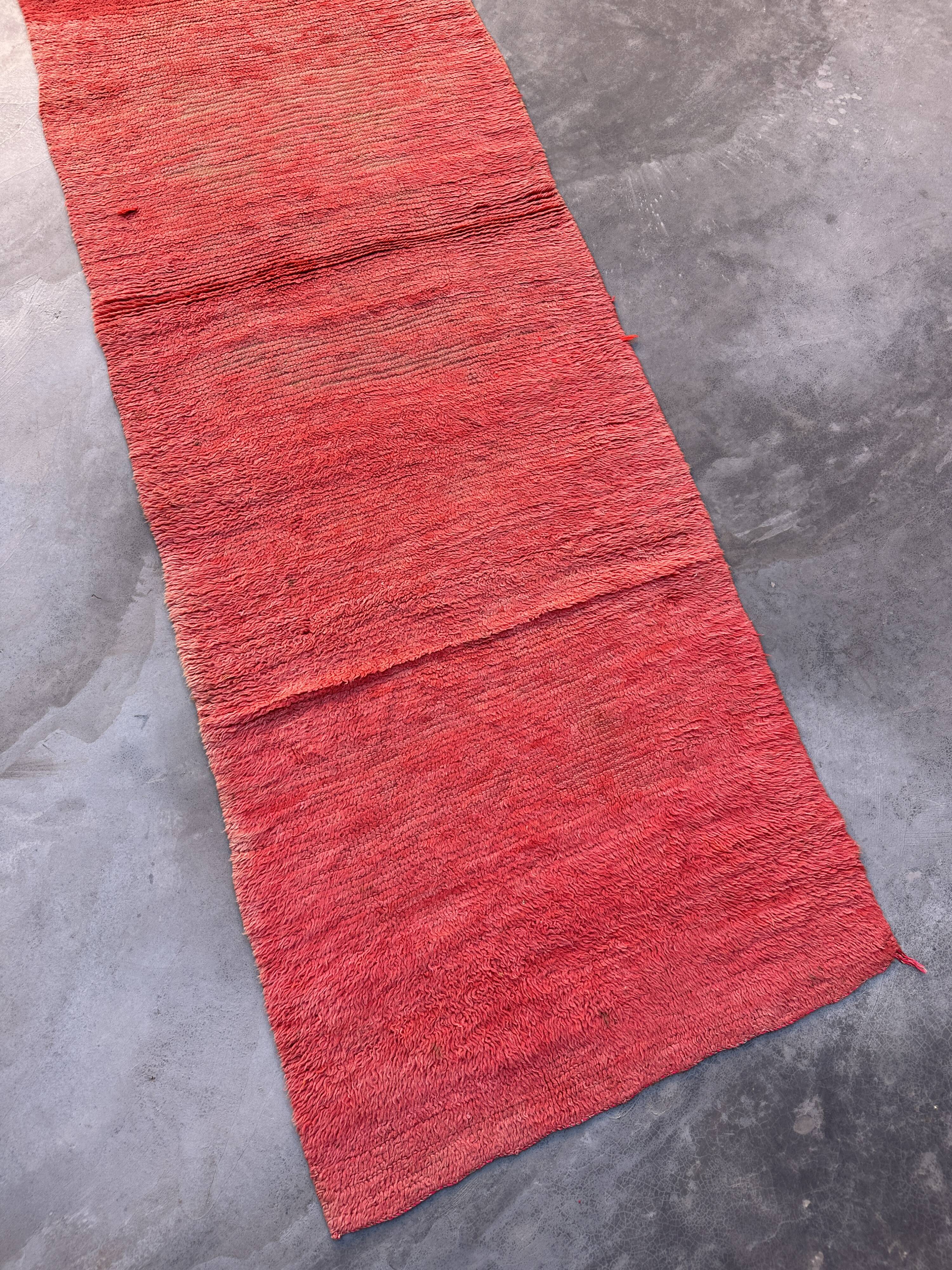 Moroccan rug Beni M'Guild red - 320 x 90 cm