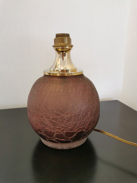 Lampe à poser en verre et abat jour en fleurs séchées.