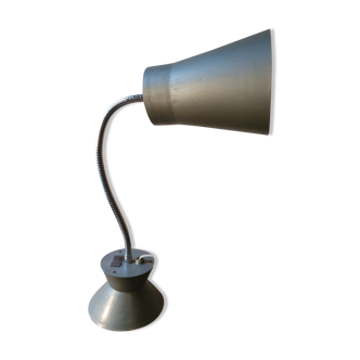 Articulated workshop lamp