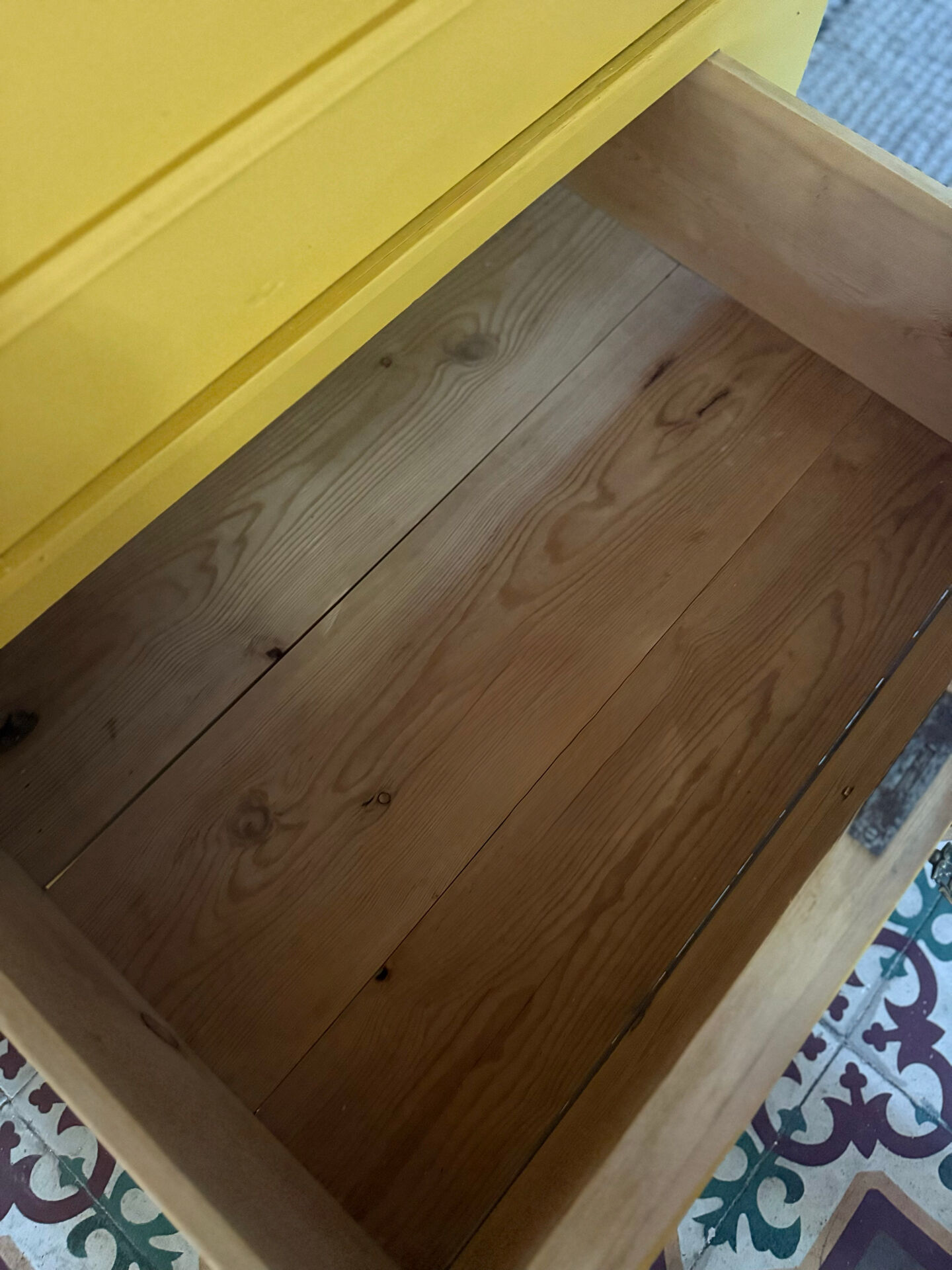 Armoire bonnetière bois massif