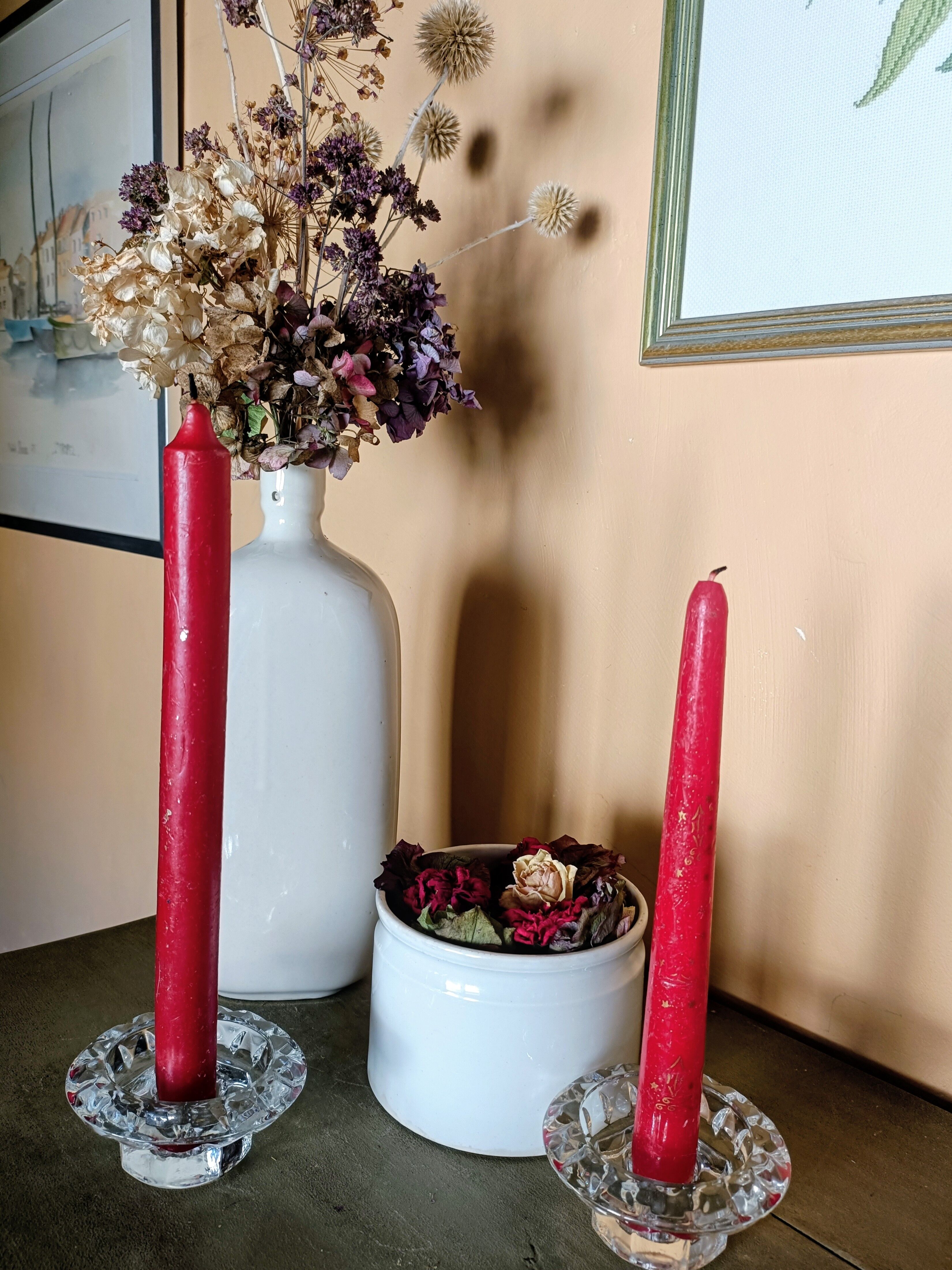 Lot de 2 bougeoirs en verre moulé