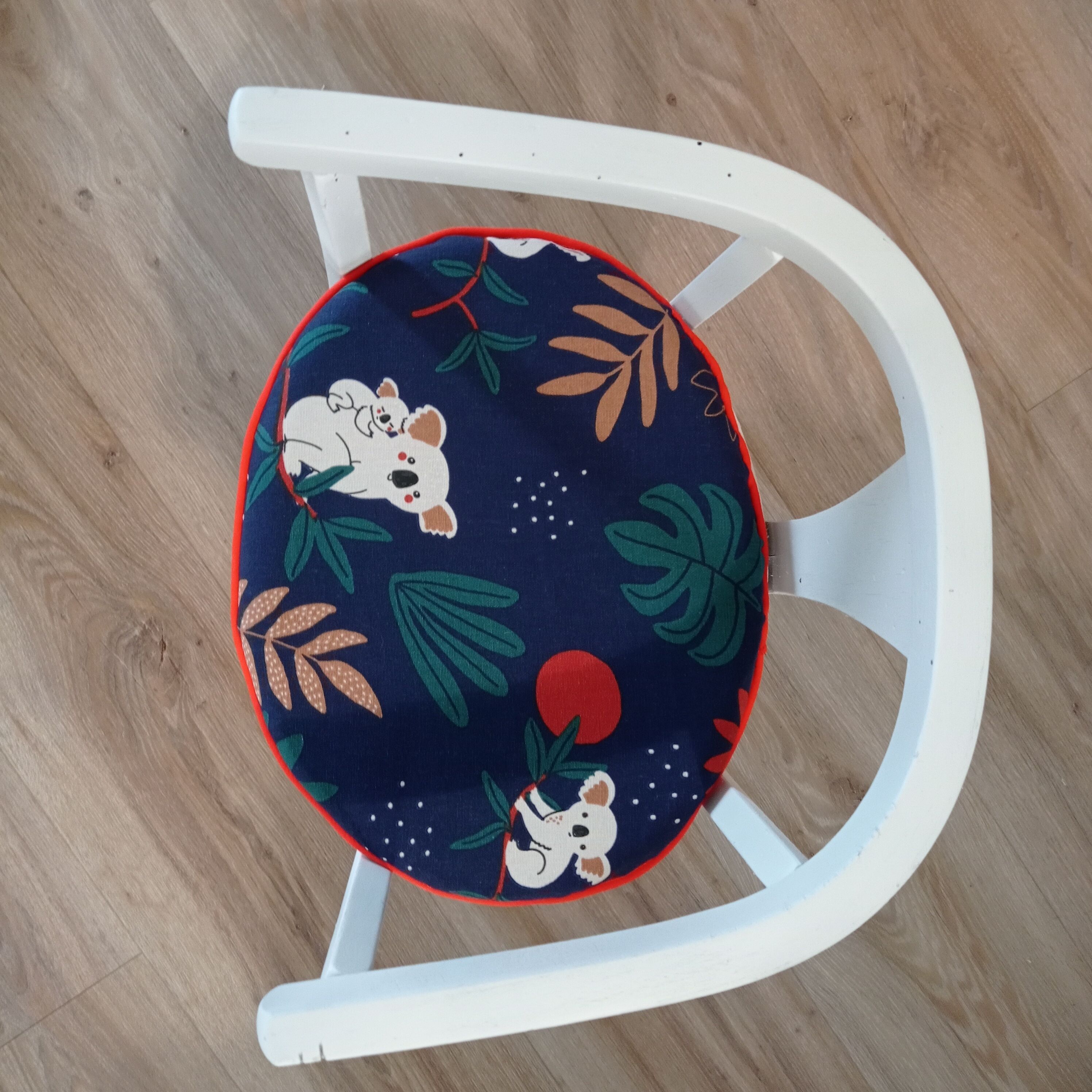Children's chair restyled and its seat