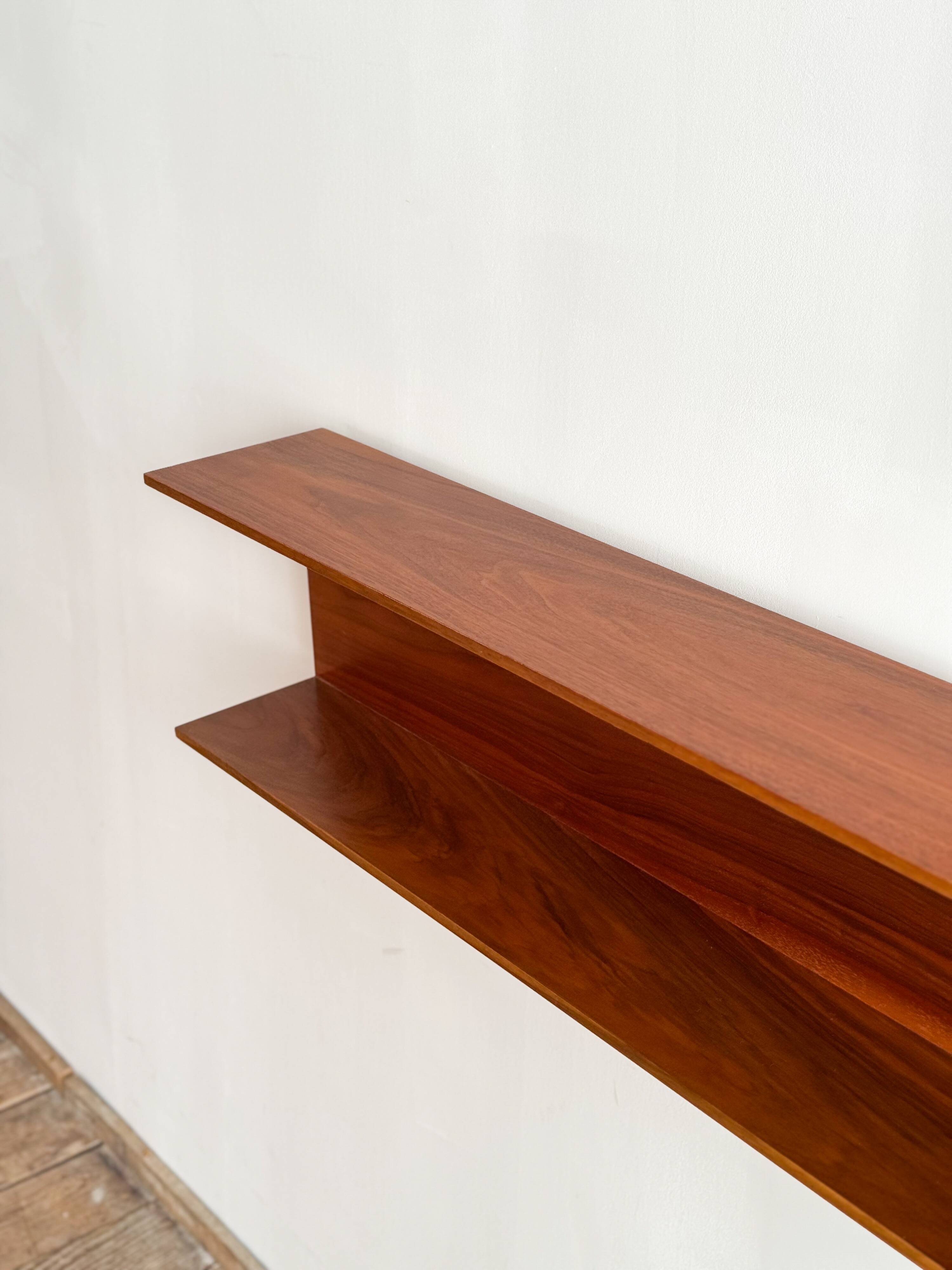 Étagère murale en noyer par Wilhelm Renz pour Walter Wirz, années 1960