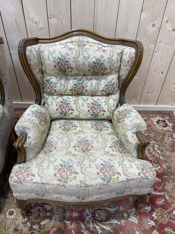 Paire de fauteuils bergères de style Louis XVa oreilles