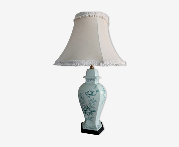Lampe d'inspiration chinoise en porcelaine de Limoges