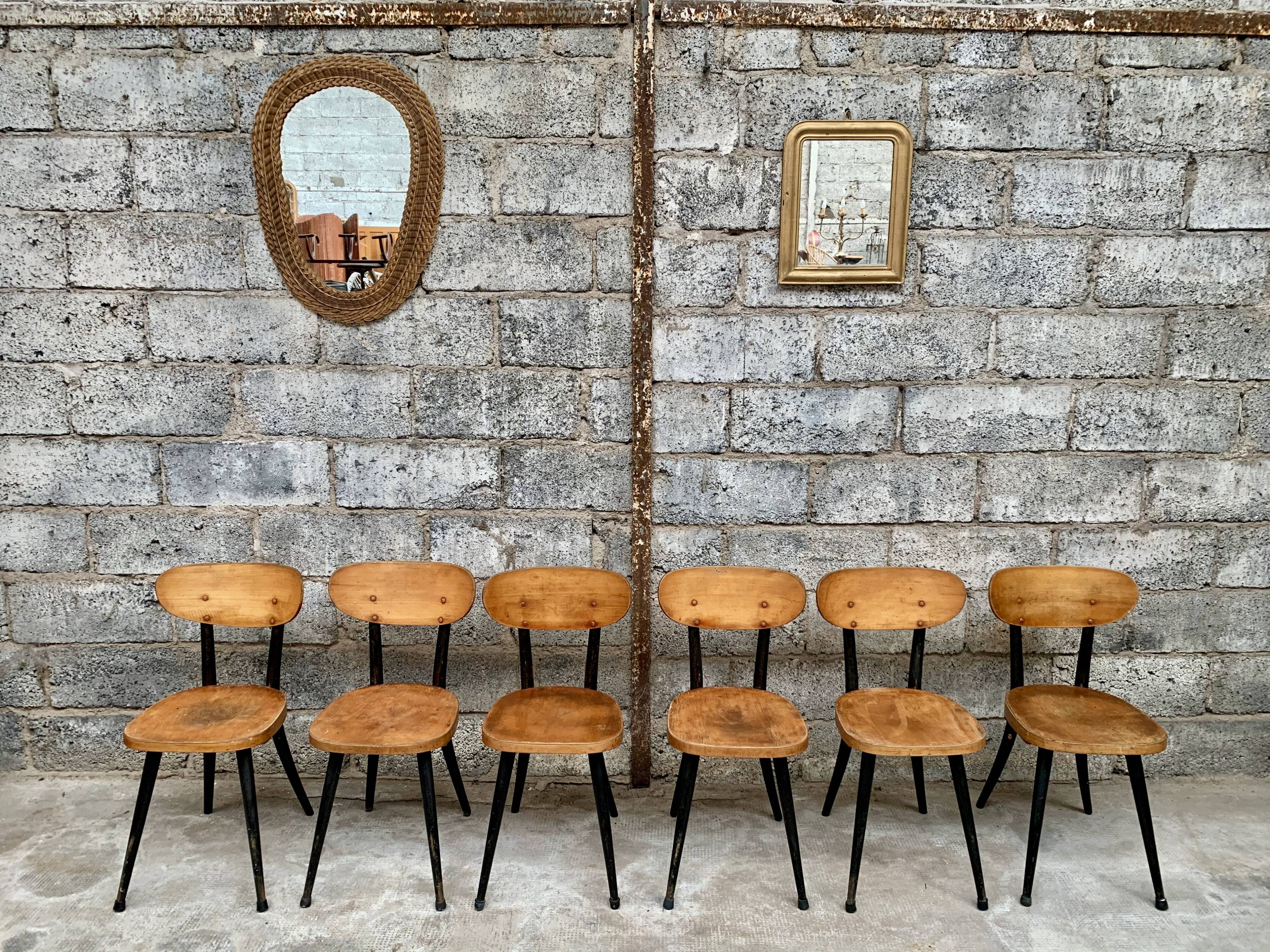Série de 6 chaises bistrot estampillées Baumann