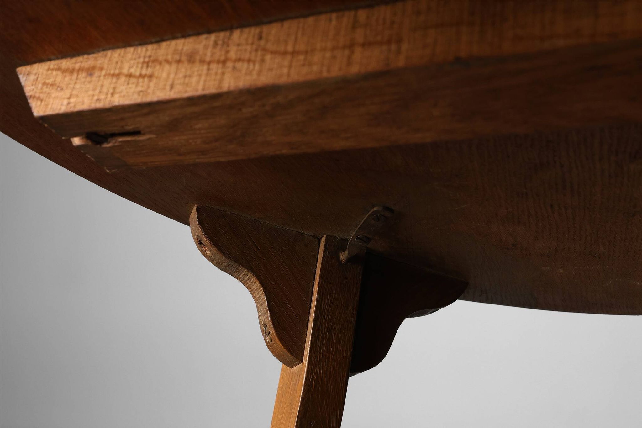 Amsterdamse School Oak round Side Table, The Netherlands, ca. 1920