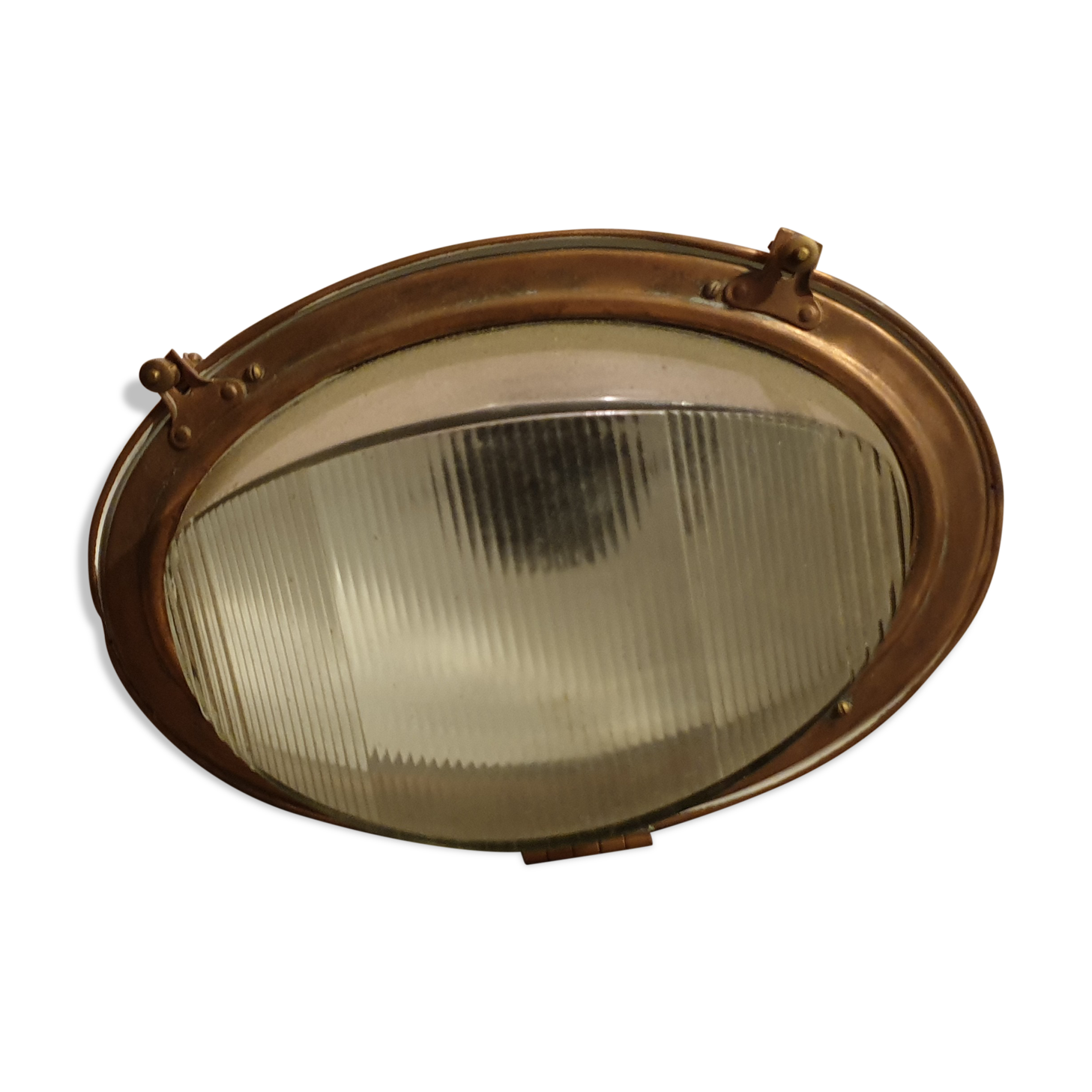 Industrial lamp applies outdoors