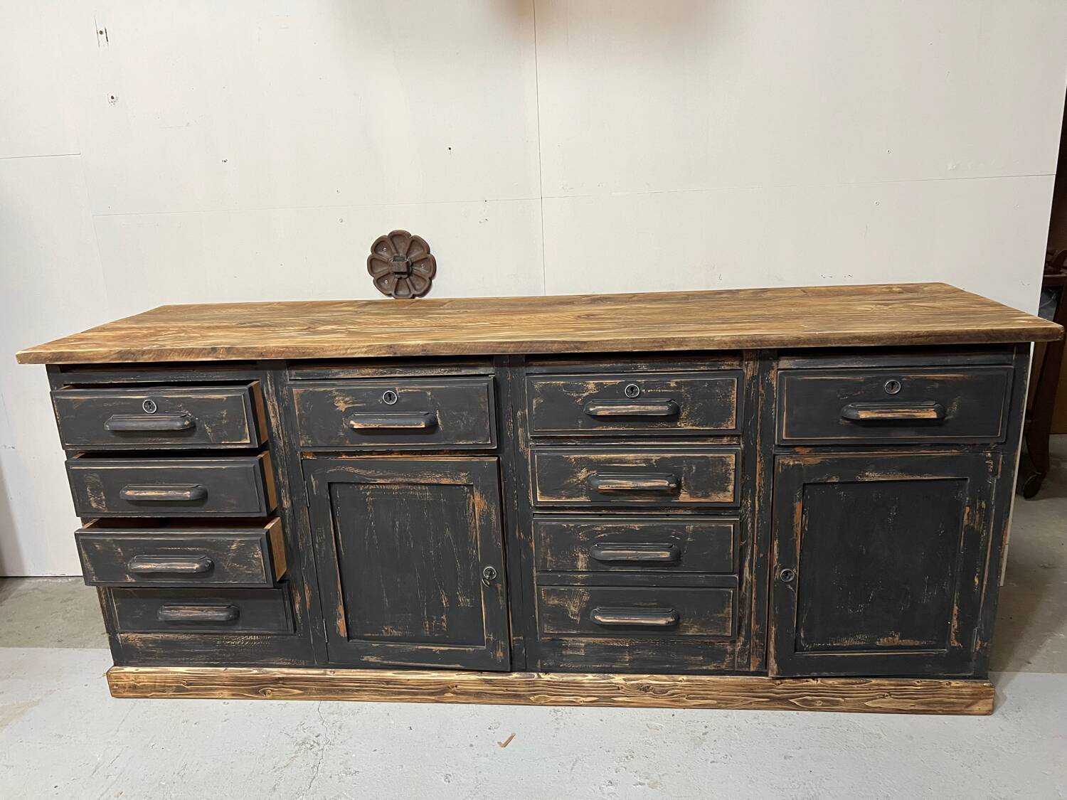 Ancien meuble d’atelier