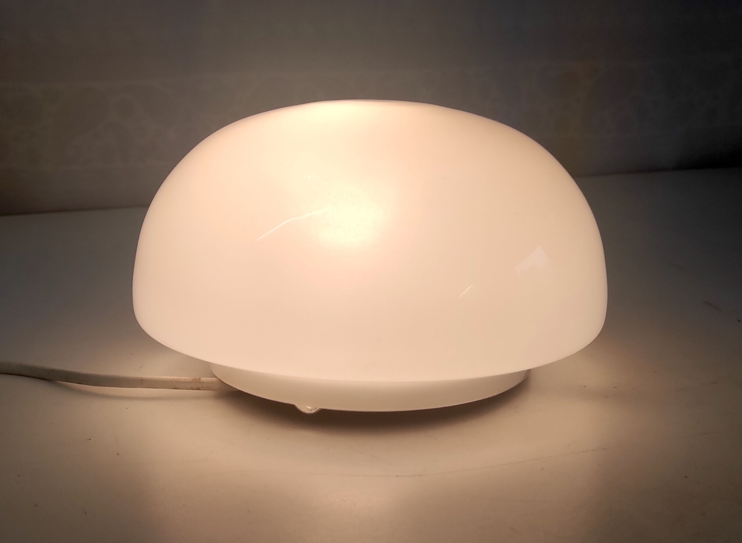 Ceiling lamp or wall lamp in opaline glass