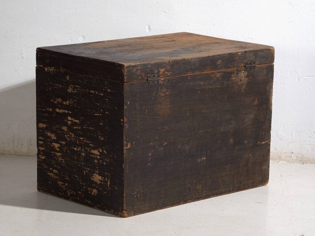 Antique Chinese chest painted in pine wood – China, circa 1900