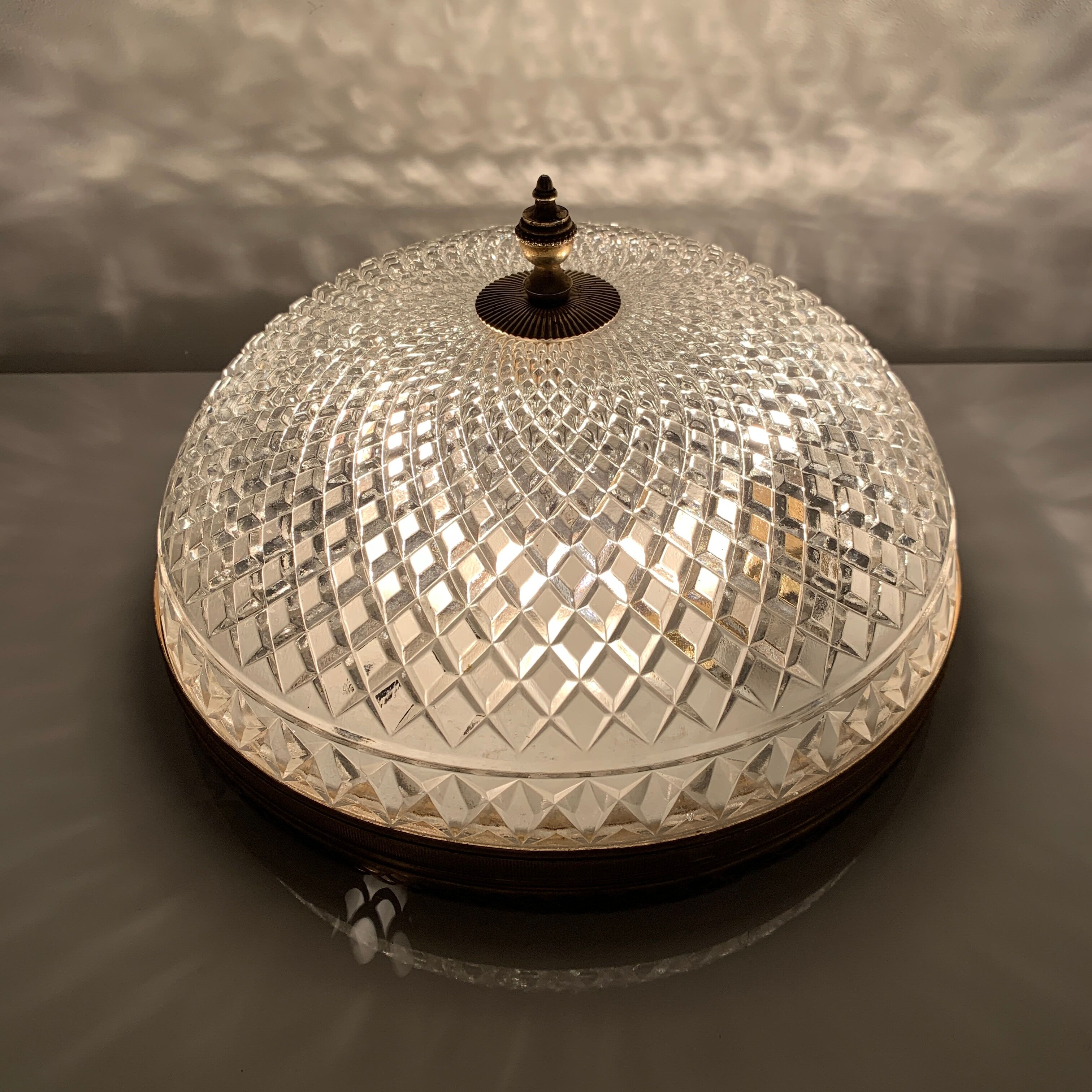 Ceiling lamp in molded glass and gilded metal