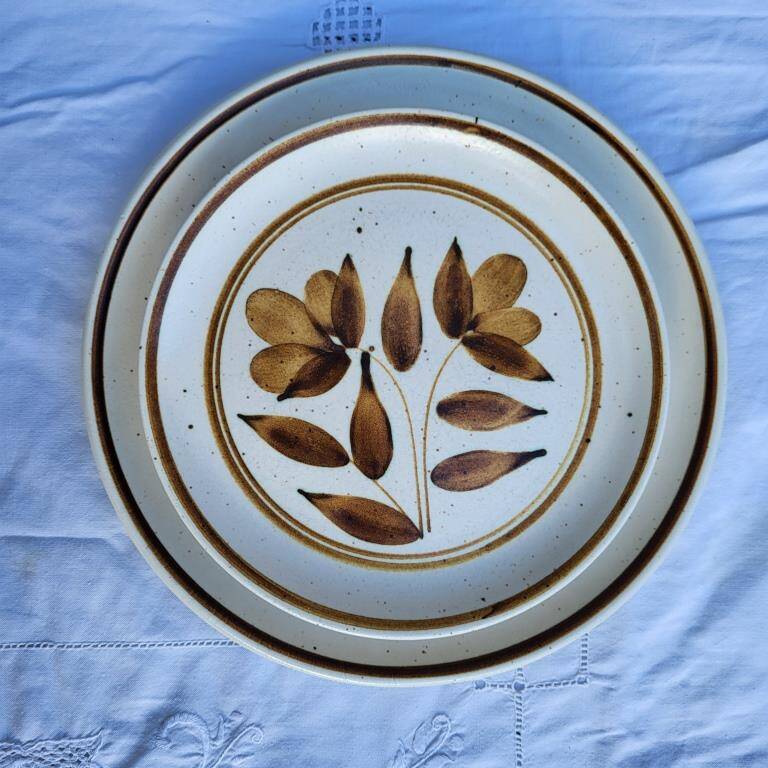 Longchamp stoneware chocolate flower plate duo