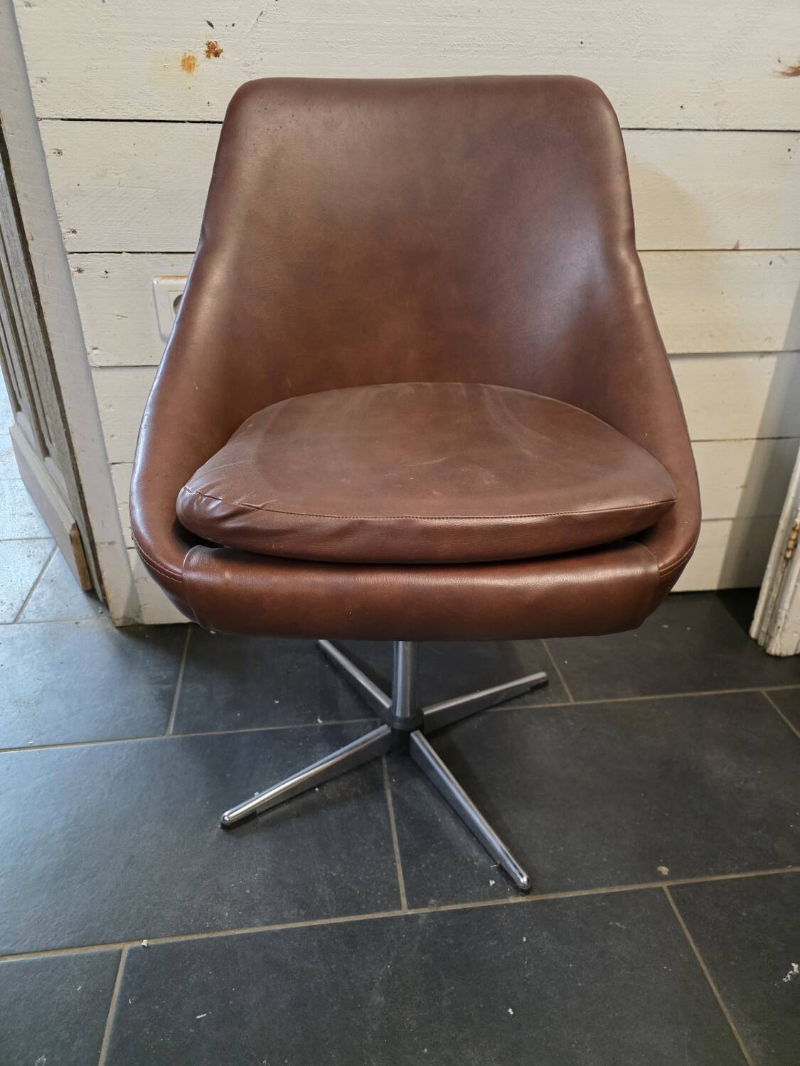 Swivel armchair with chrome metal legs from the 70s