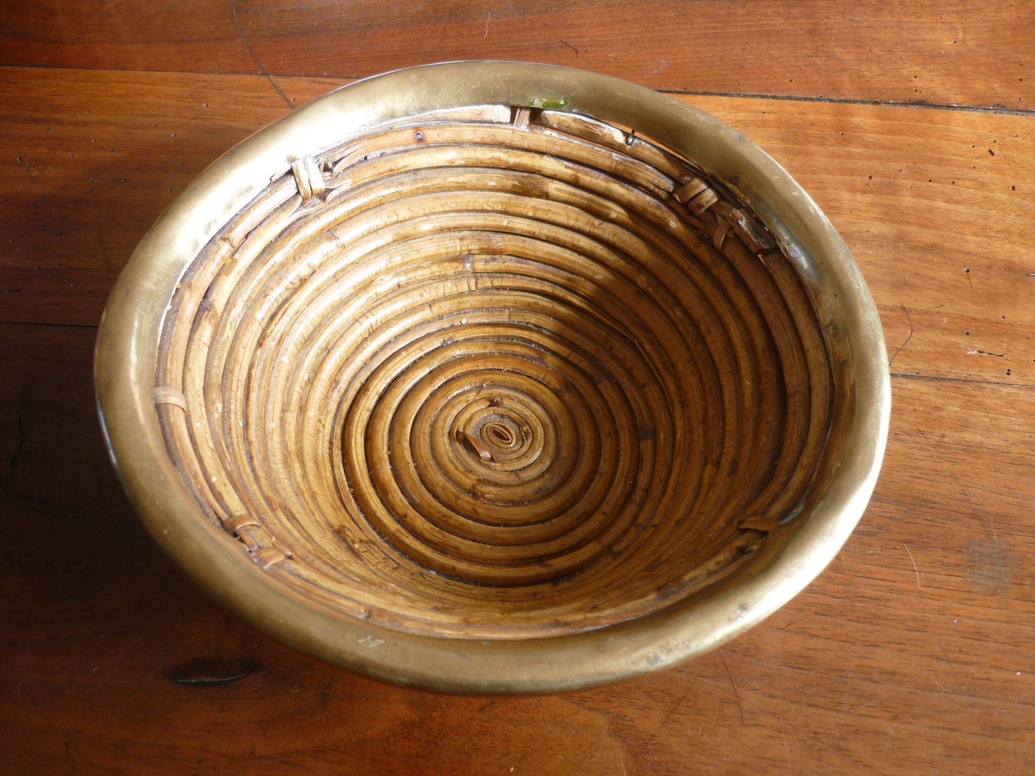 Bauhaus DLG rattan and brass bowl by Italian Gabriella Crespi