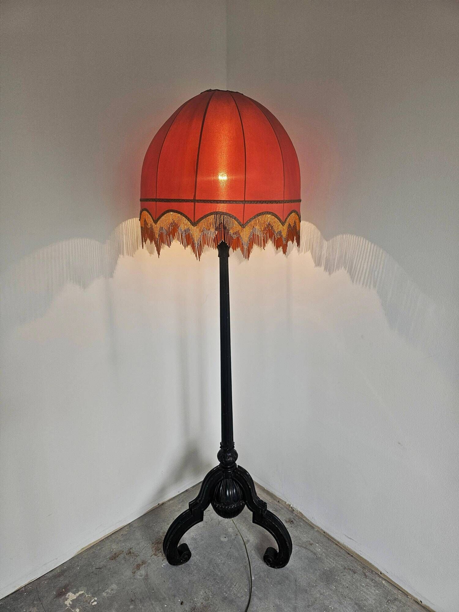 Antique floor lamp in carved oak, Austria late 1890s.