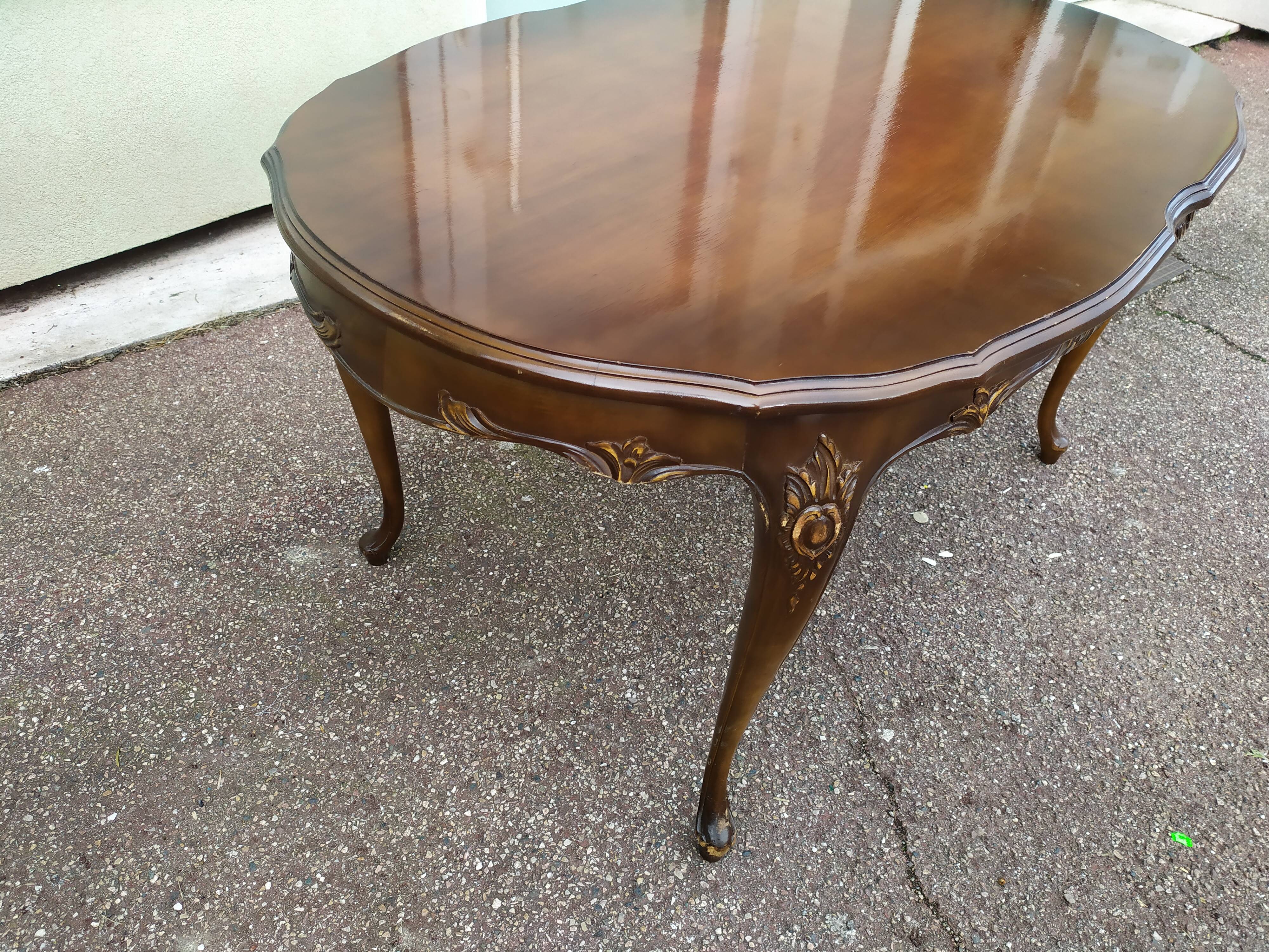 Oval wooden coffee table - Louis XV style