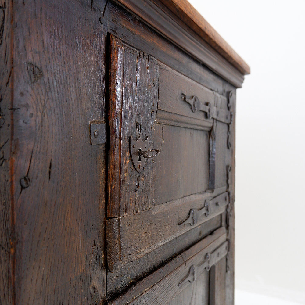 Small rustic buffet in solid wood - 2 doors and ball feet.