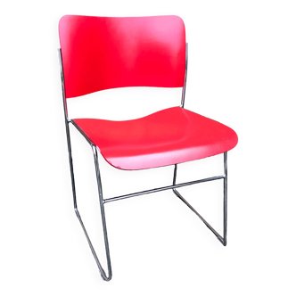 Chaise rouge David Rowland pour Seid International Design