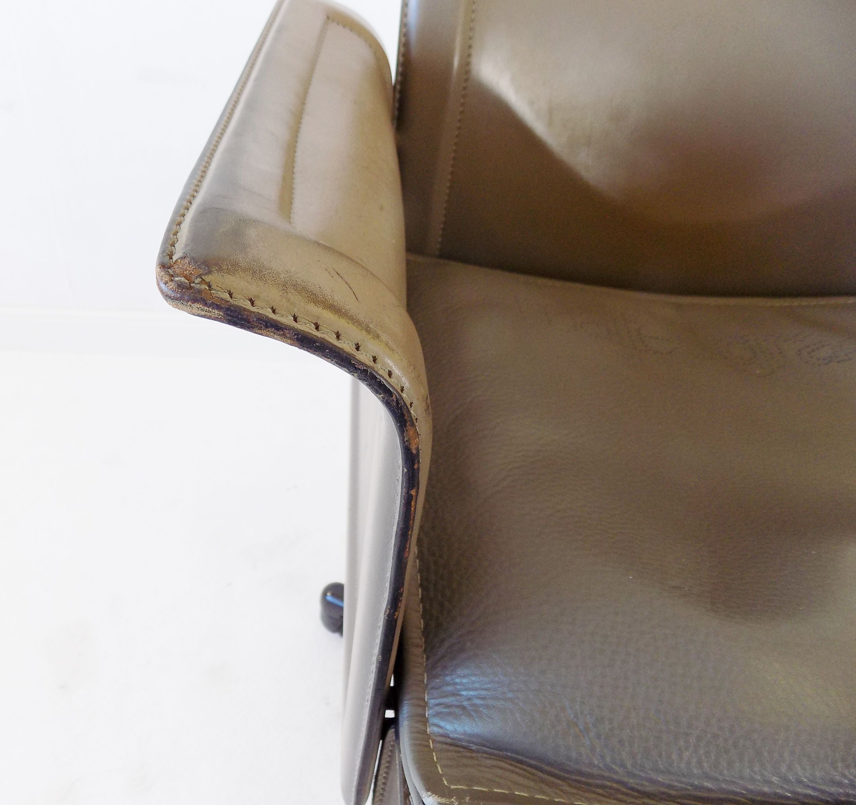 Matteo Grassi Korium leather office chair by Tito Agnoli