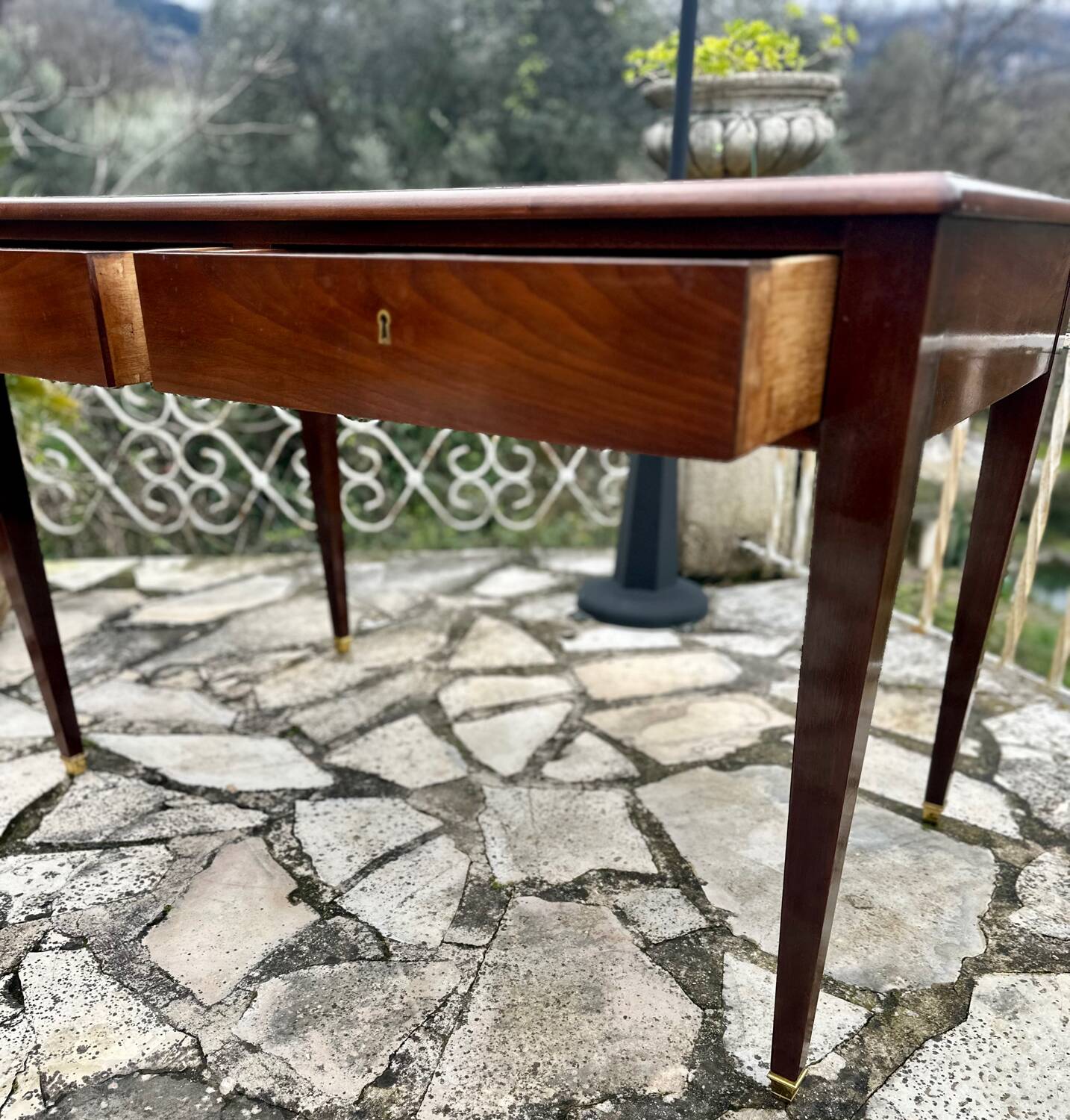 Flat desk in solid mahogany from the 19th century.