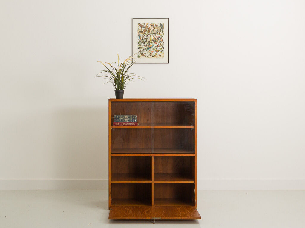 Furniture with showcase and lid