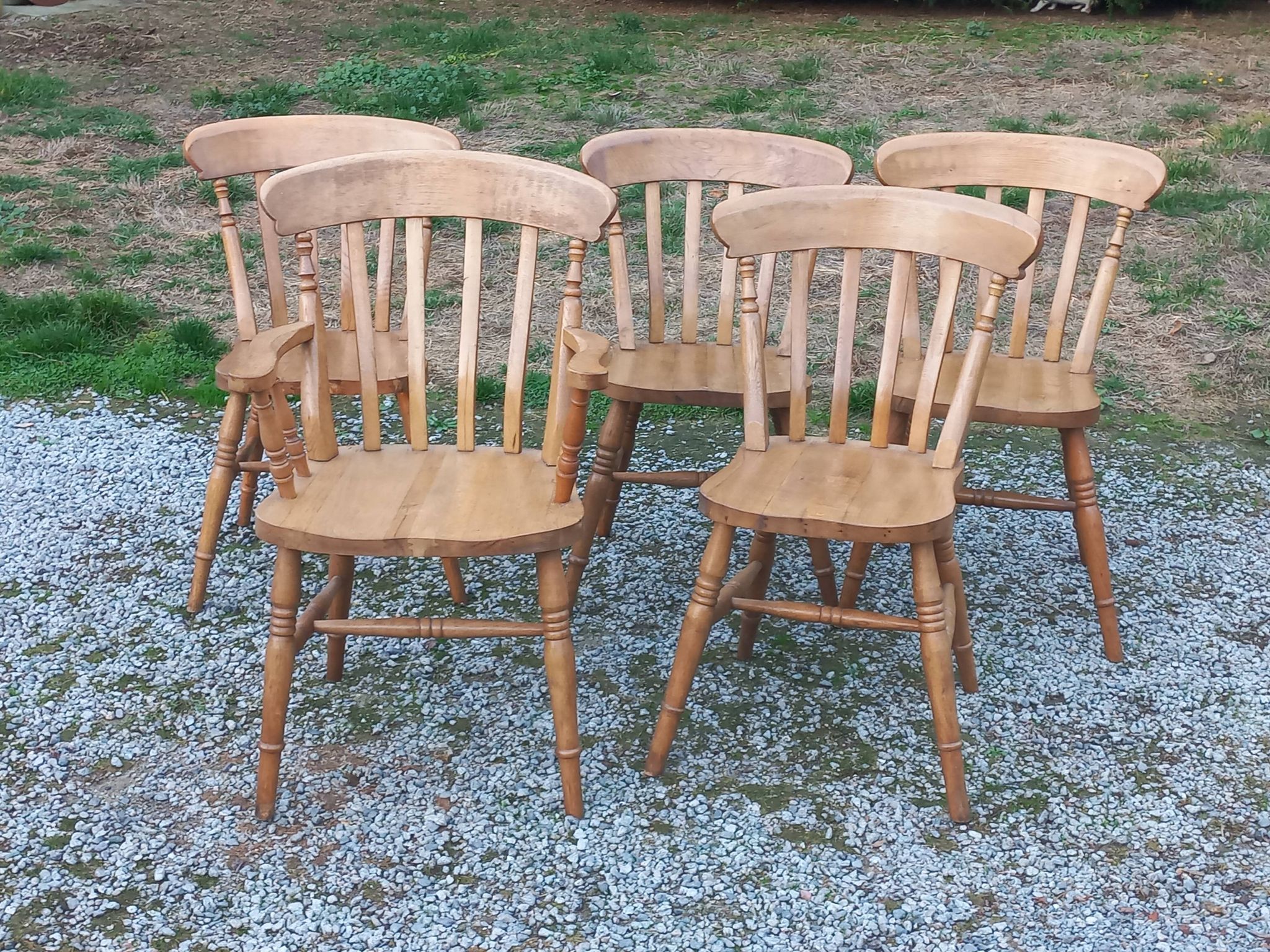 Set of 4 chairs and 1 armchair in mountain style made of oak.