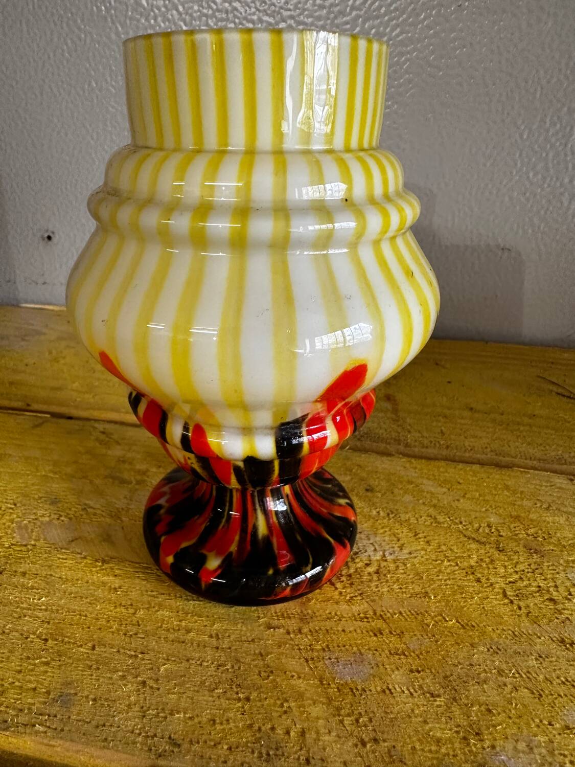 Small 1970s Murano Glass Vase in the style of Carlo Moretti. H15.