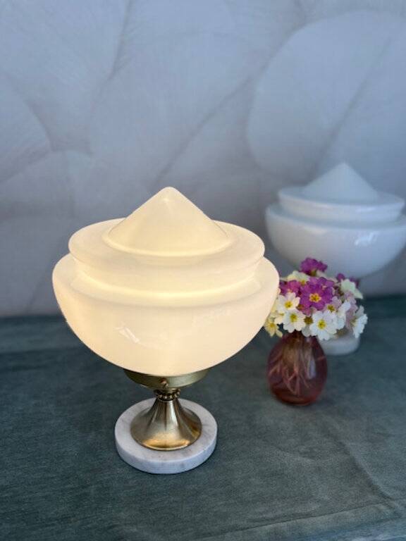 Lampe mid century avec opaline soucoupe blanche