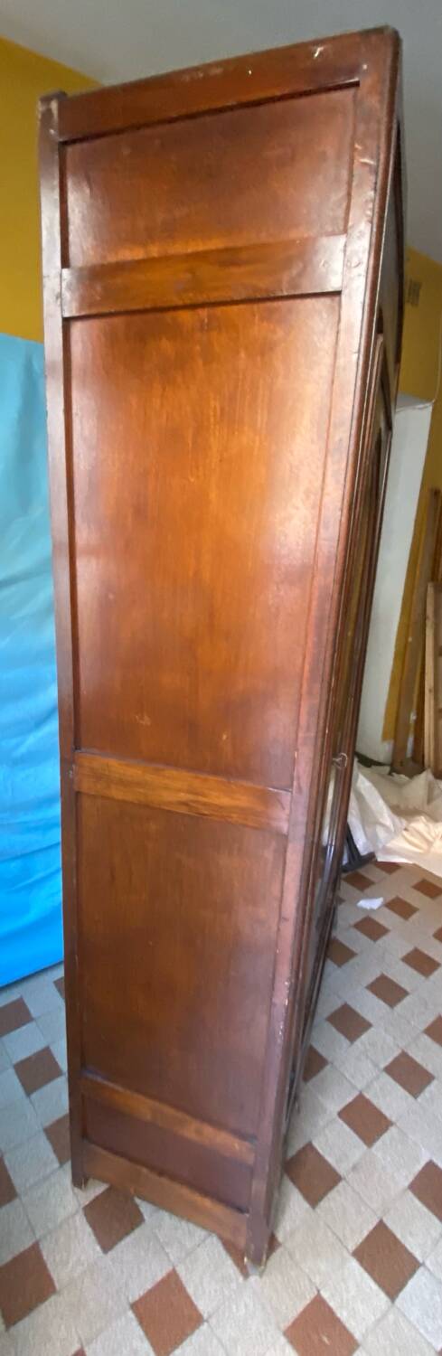 Oval mirror wardrobe