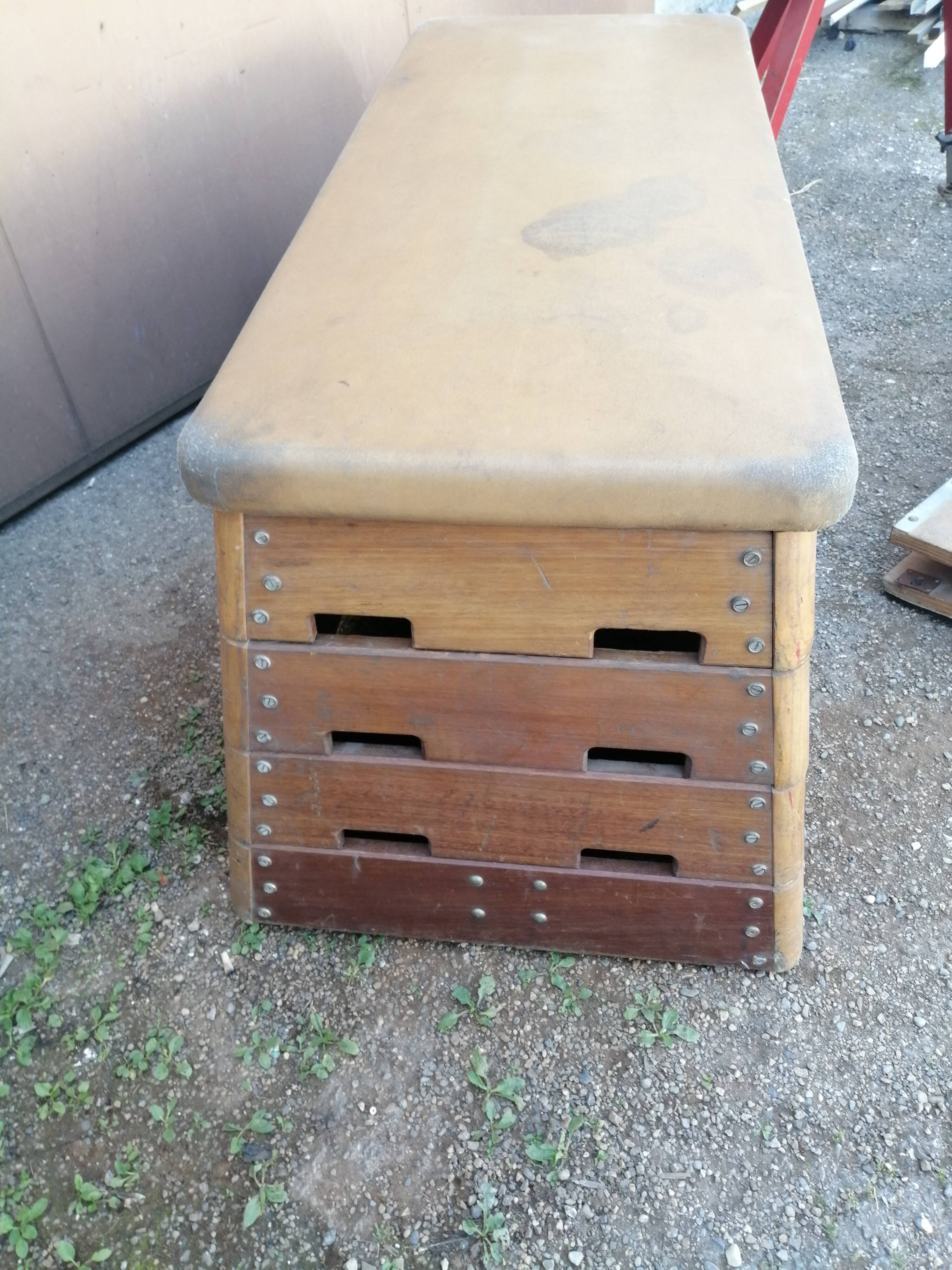 Lot plinth, springboard, gymnastics horse