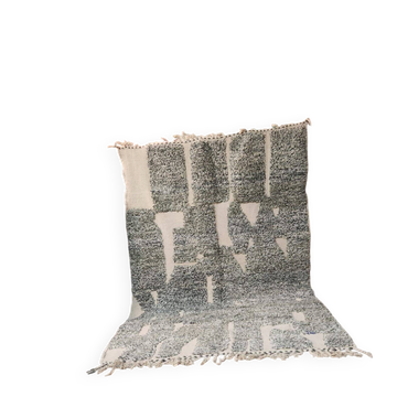 Moroccan Berber rug, grey and cream wool, 300x200 cm, large size with geometric patterns.