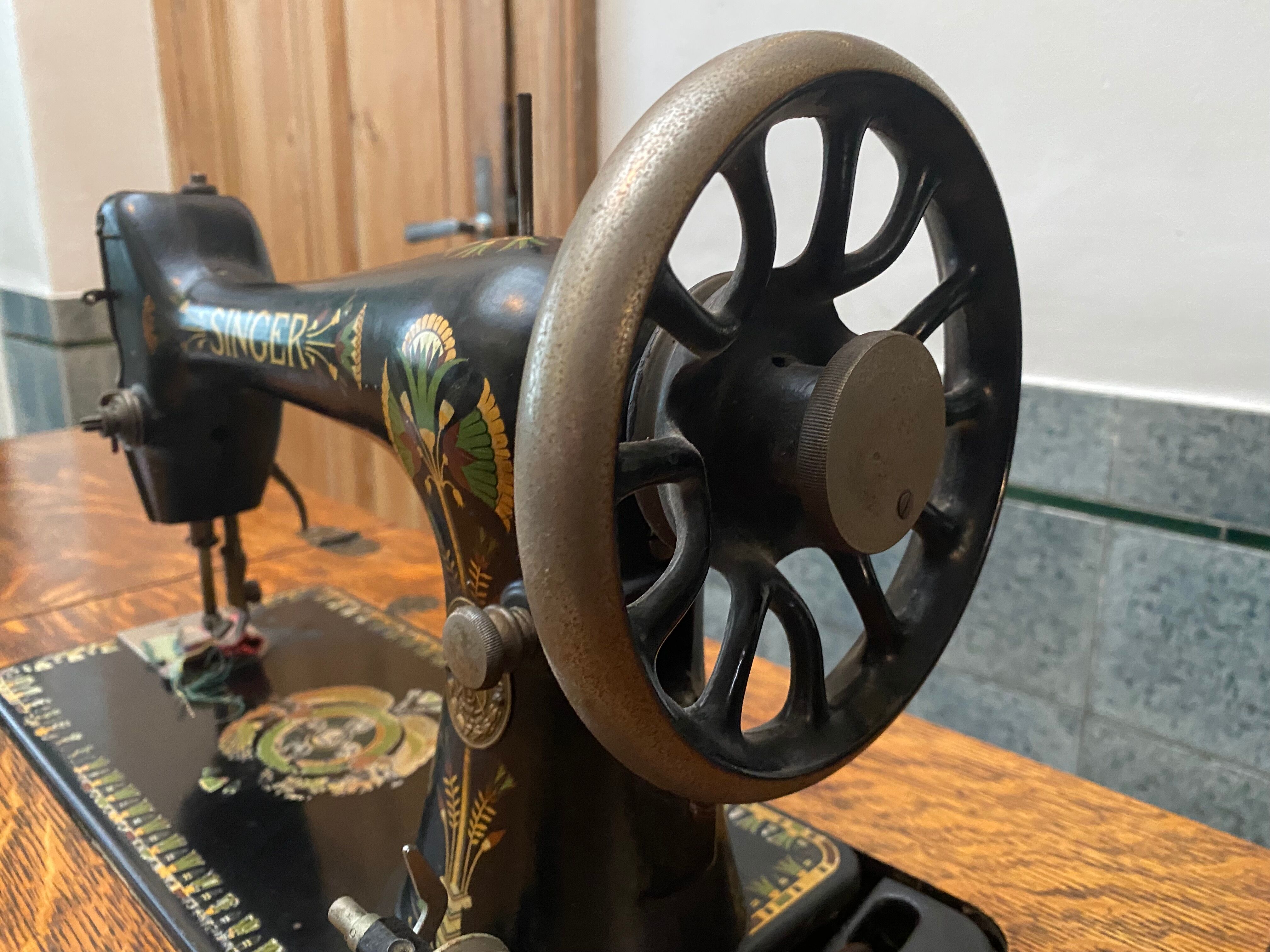 Superb old Singer sewing machine with its table