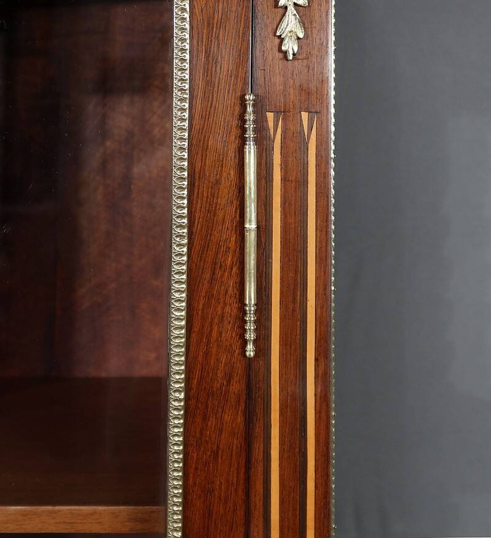 Small Showcase in Marquetry on all sides, Louis XVI style – 1920
