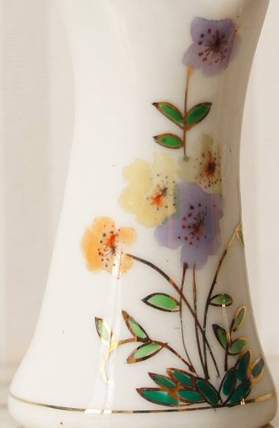 Soliflore ring in porcelain hand tattooed flowers