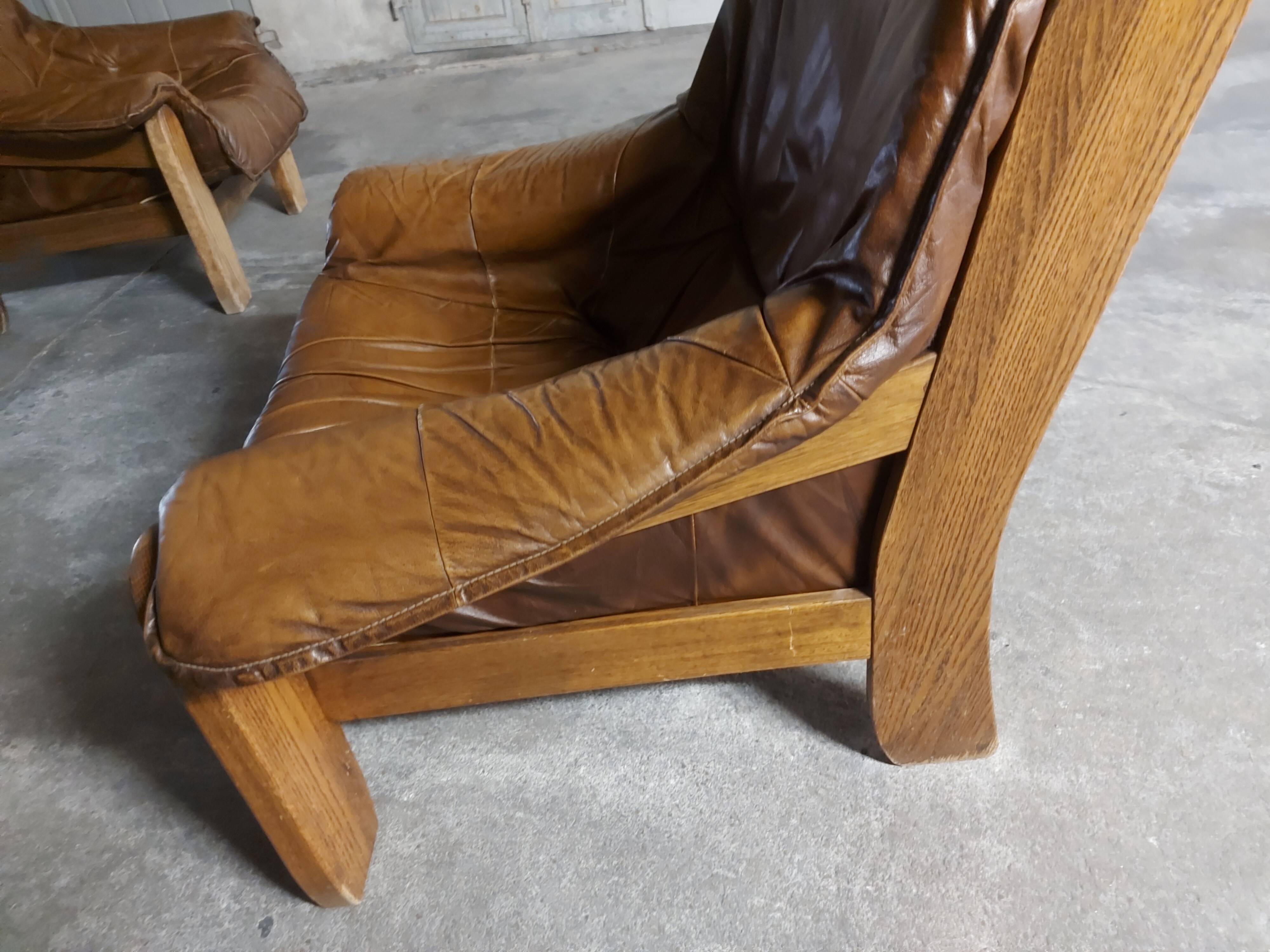 Armchairs in leather and vintage wood 70's
