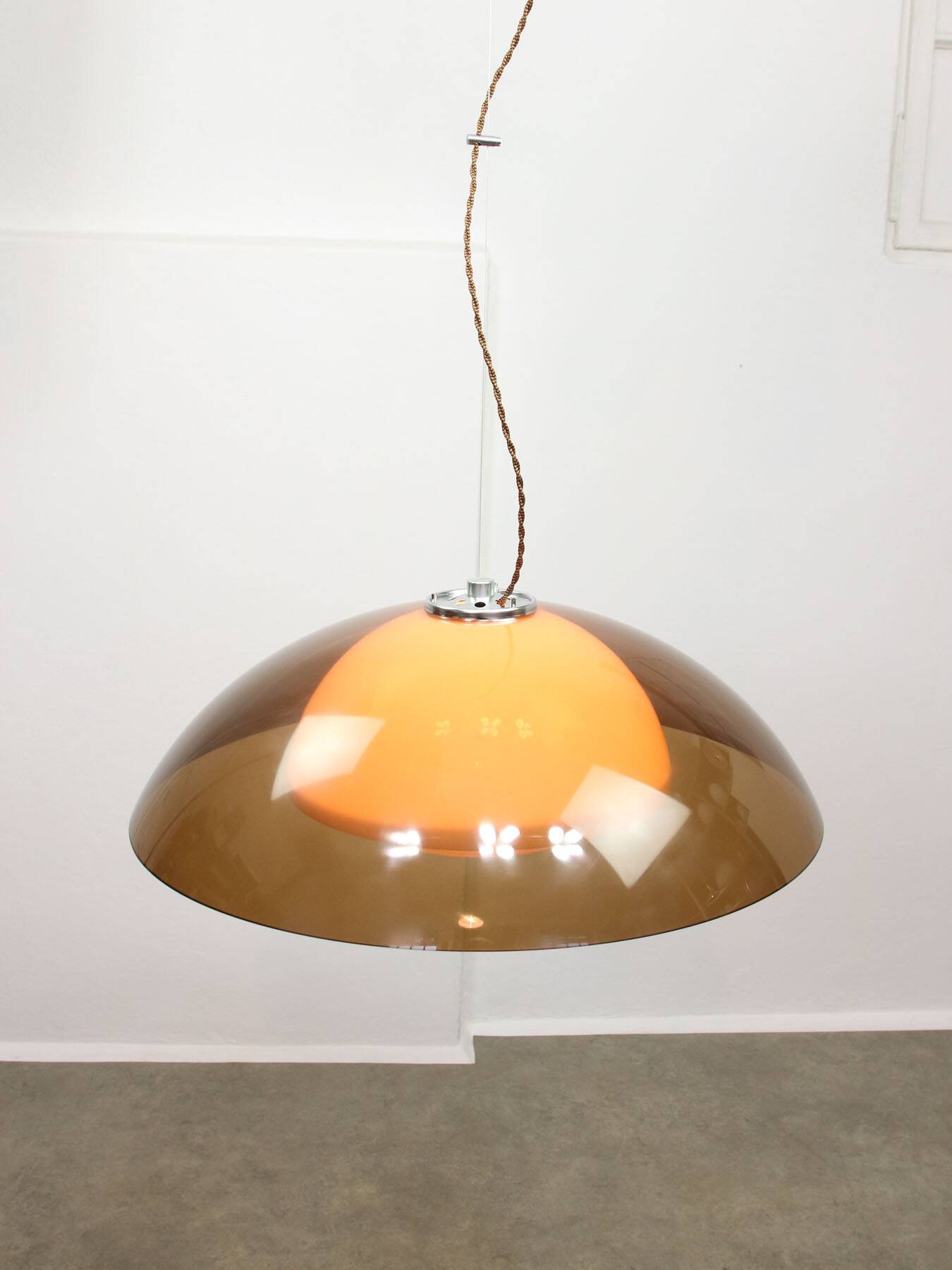 Lampe Space Age en forme d'ovni marron rare de Guzzini, années 1970
