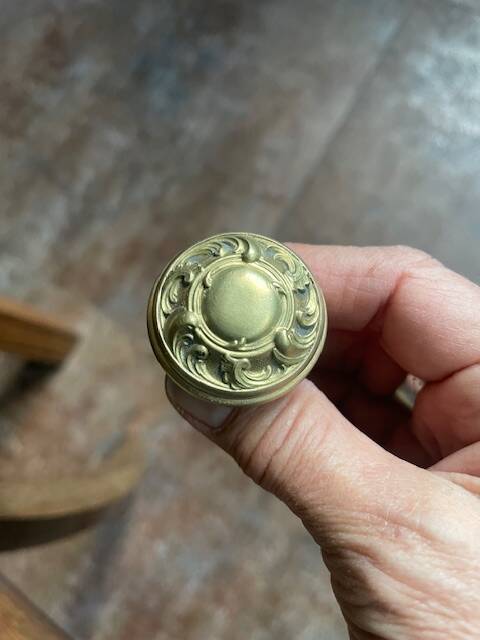 set of 4 antique brass furniture handles/buttons