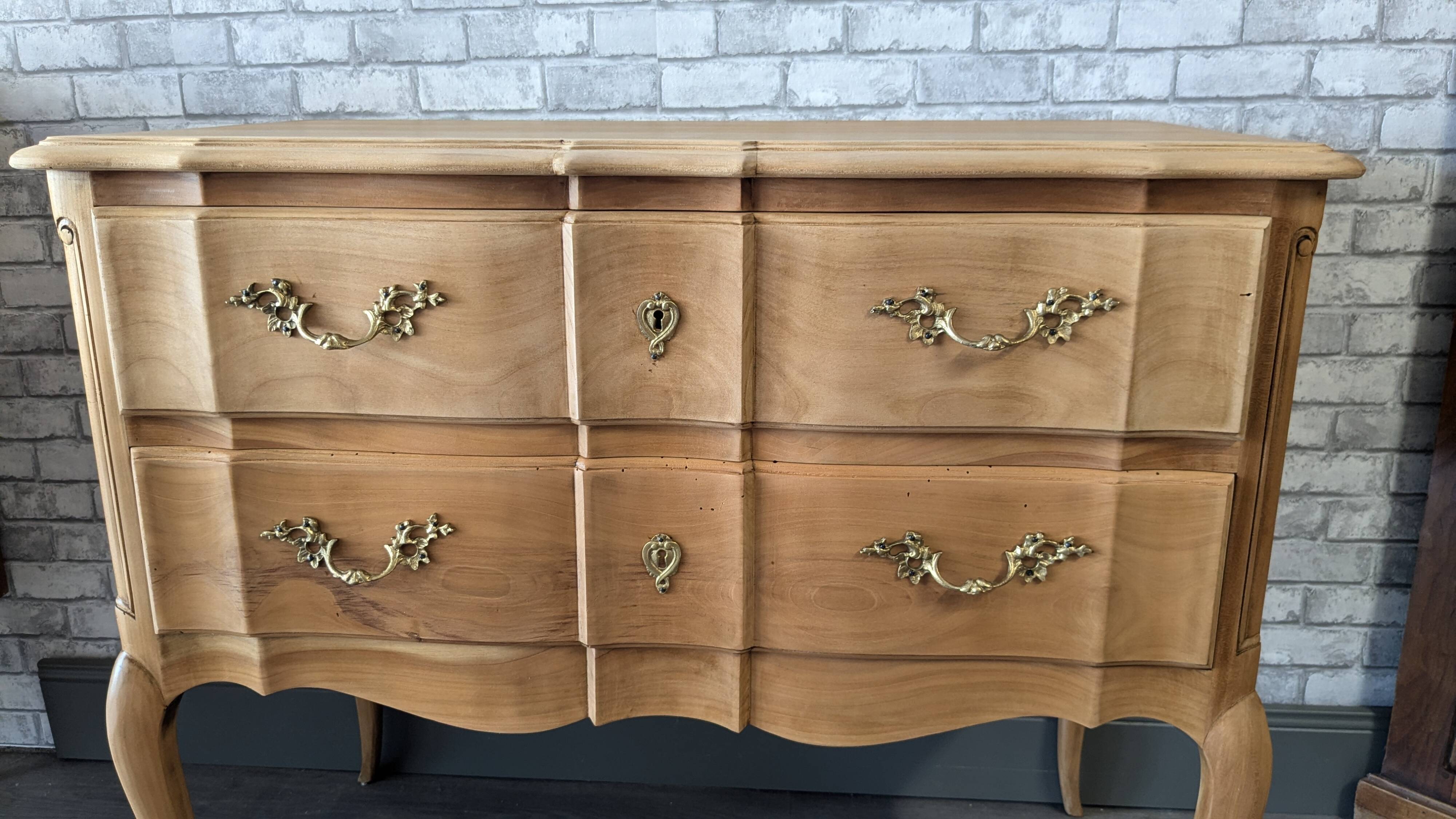 Crossbow chest of drawers