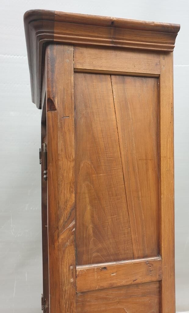 Walnut glazed bookcase with nineteenth century rose window