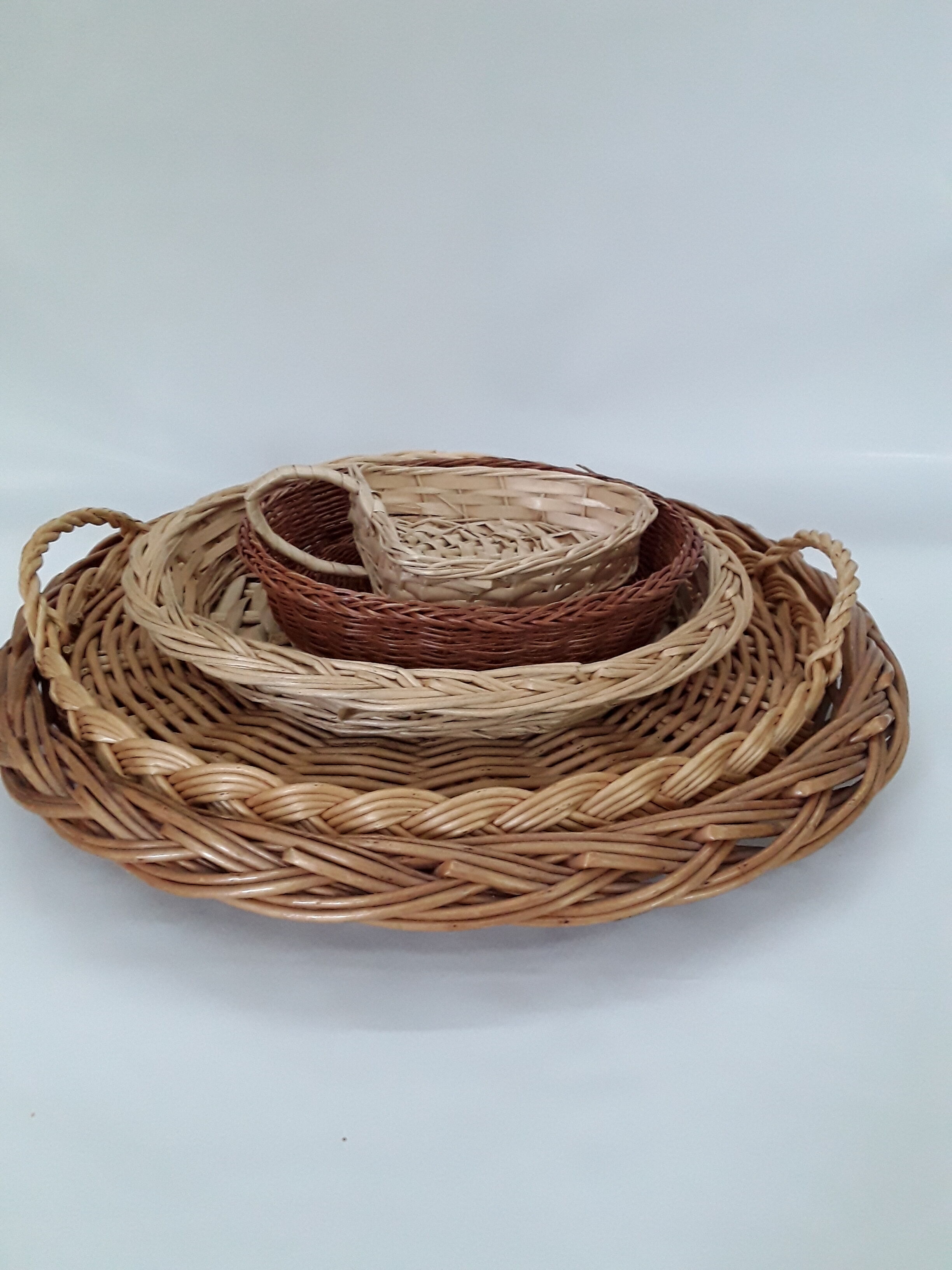 Set 5 wicker trays