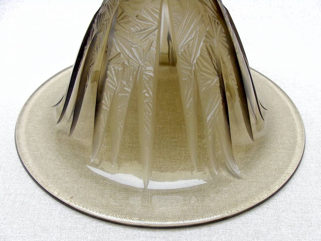 Coupe Art Déco en verre fumé à motifs géométriques