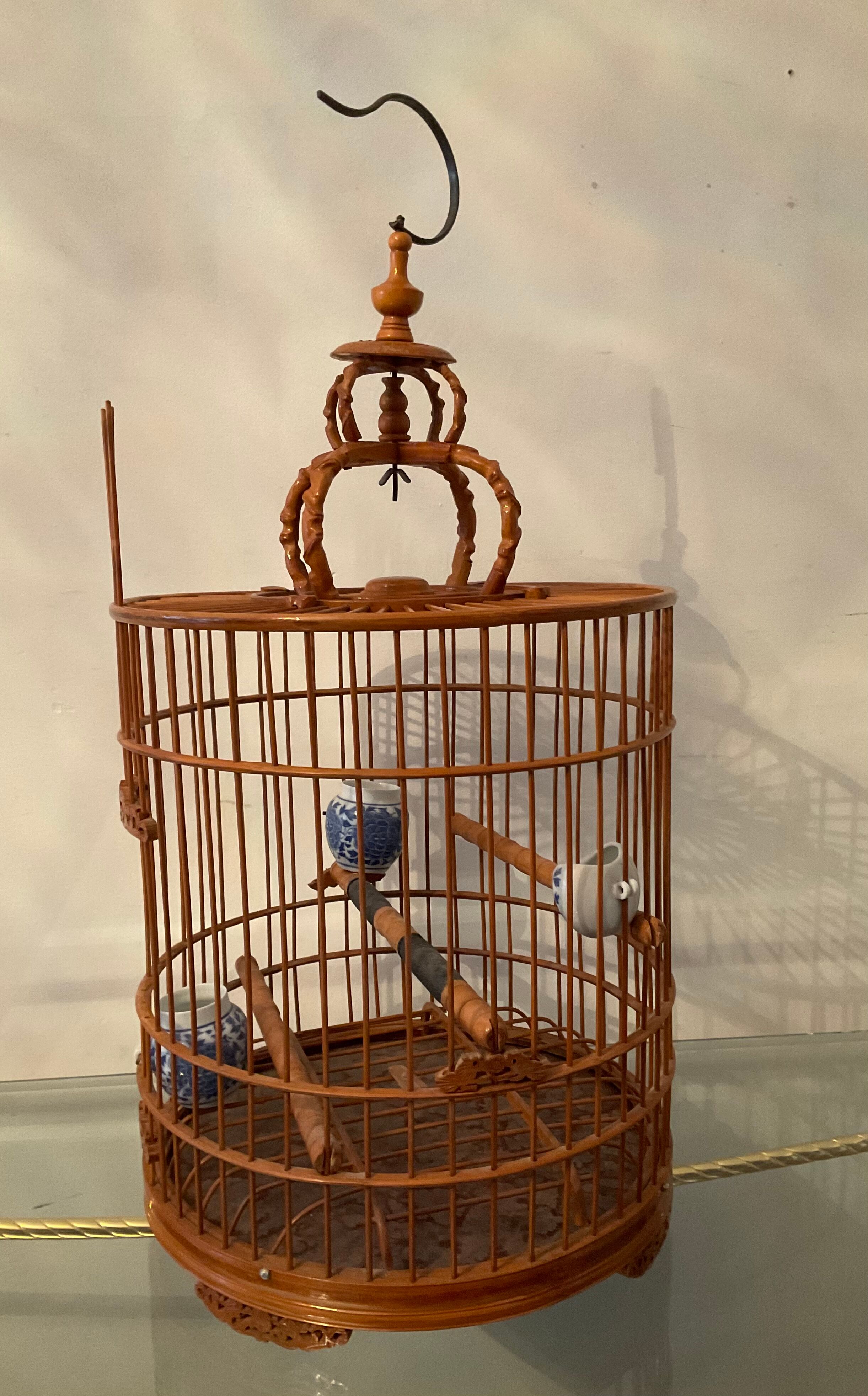 Ancienne cage à oiseaux en bois et rotin