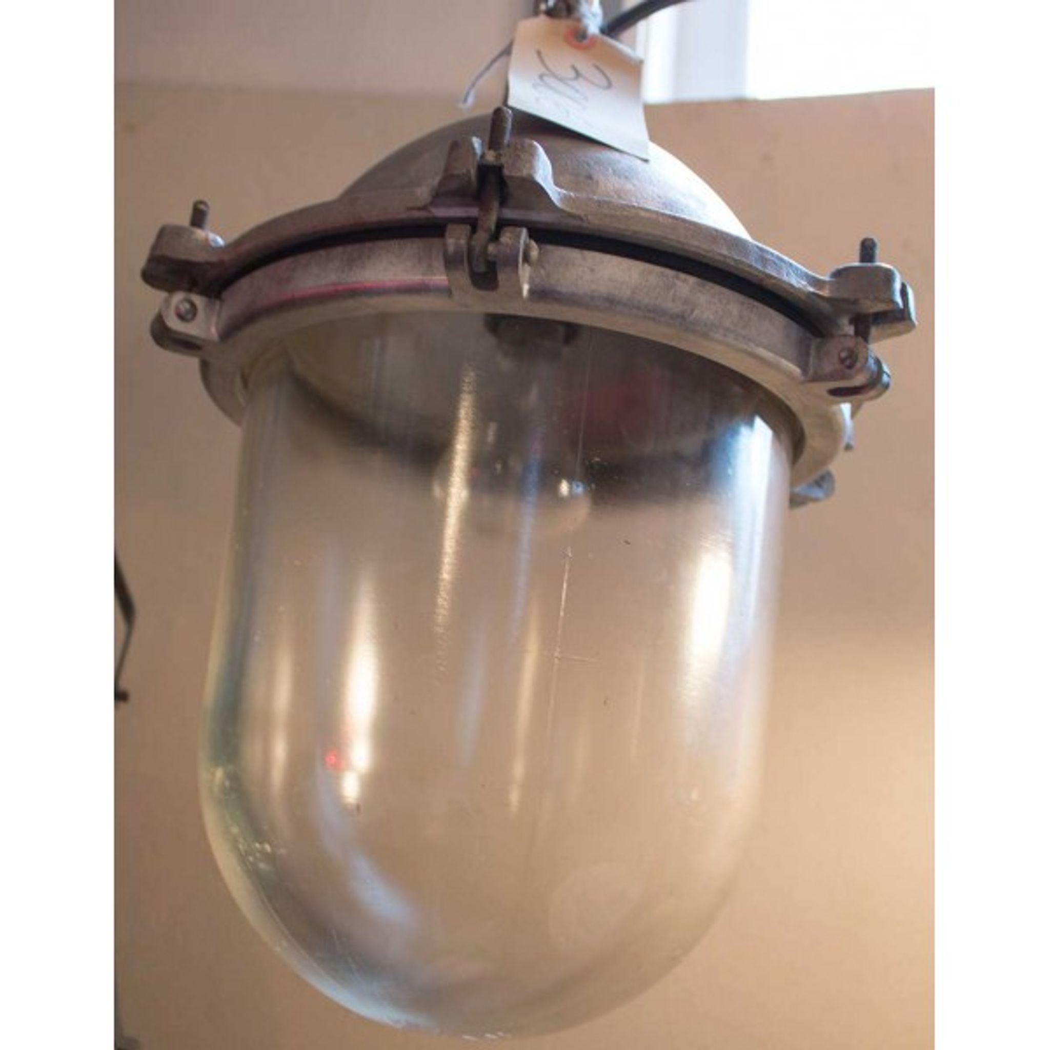 Industrial aluminum lamp with glass globe