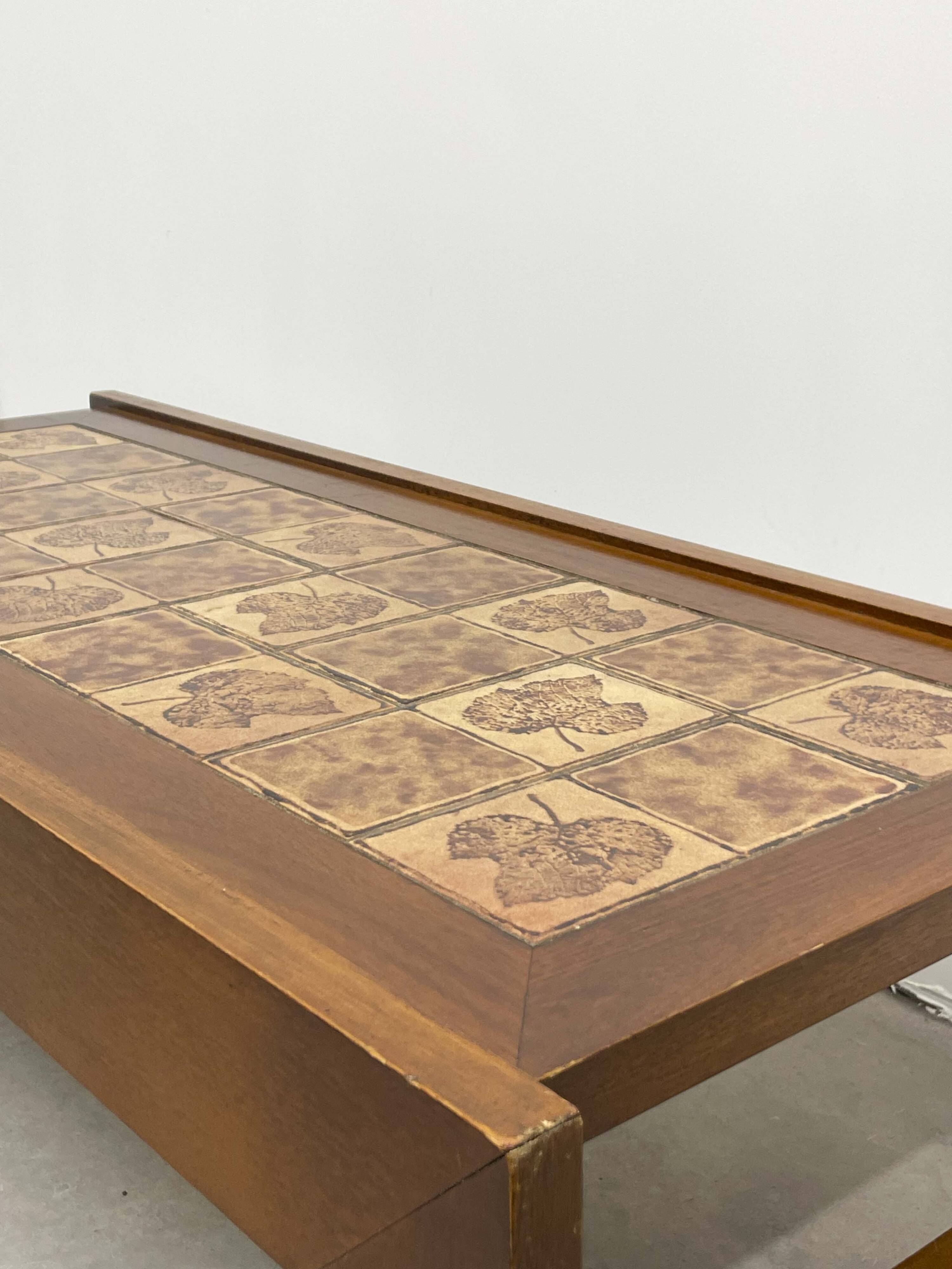 Table basse en bois et céramique