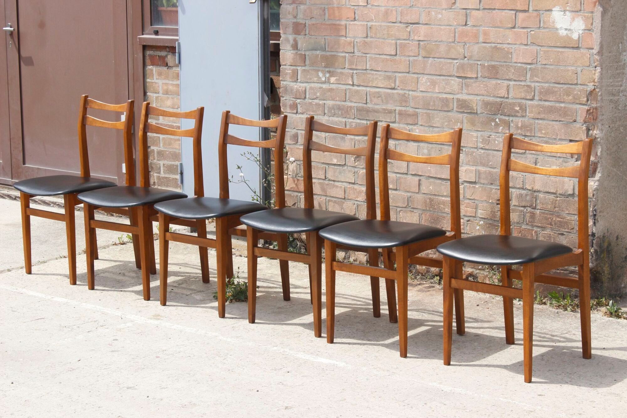 Set of 6 Scandinavian chairs in beech and black skaï, 1960s