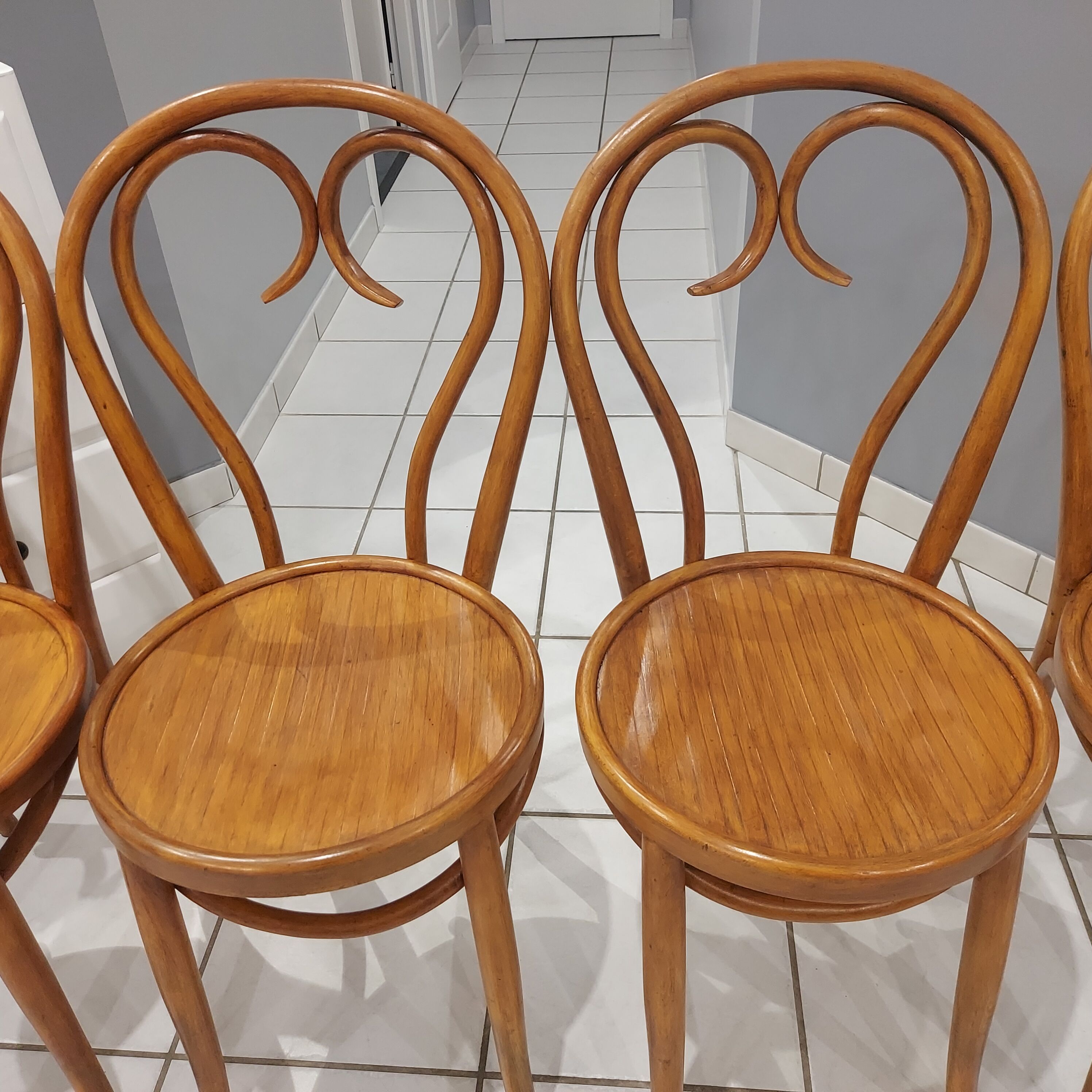 Suite de 4 chaises de bistrot bois courbé