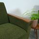 Fauteuil vert avec dossier en bois de teck